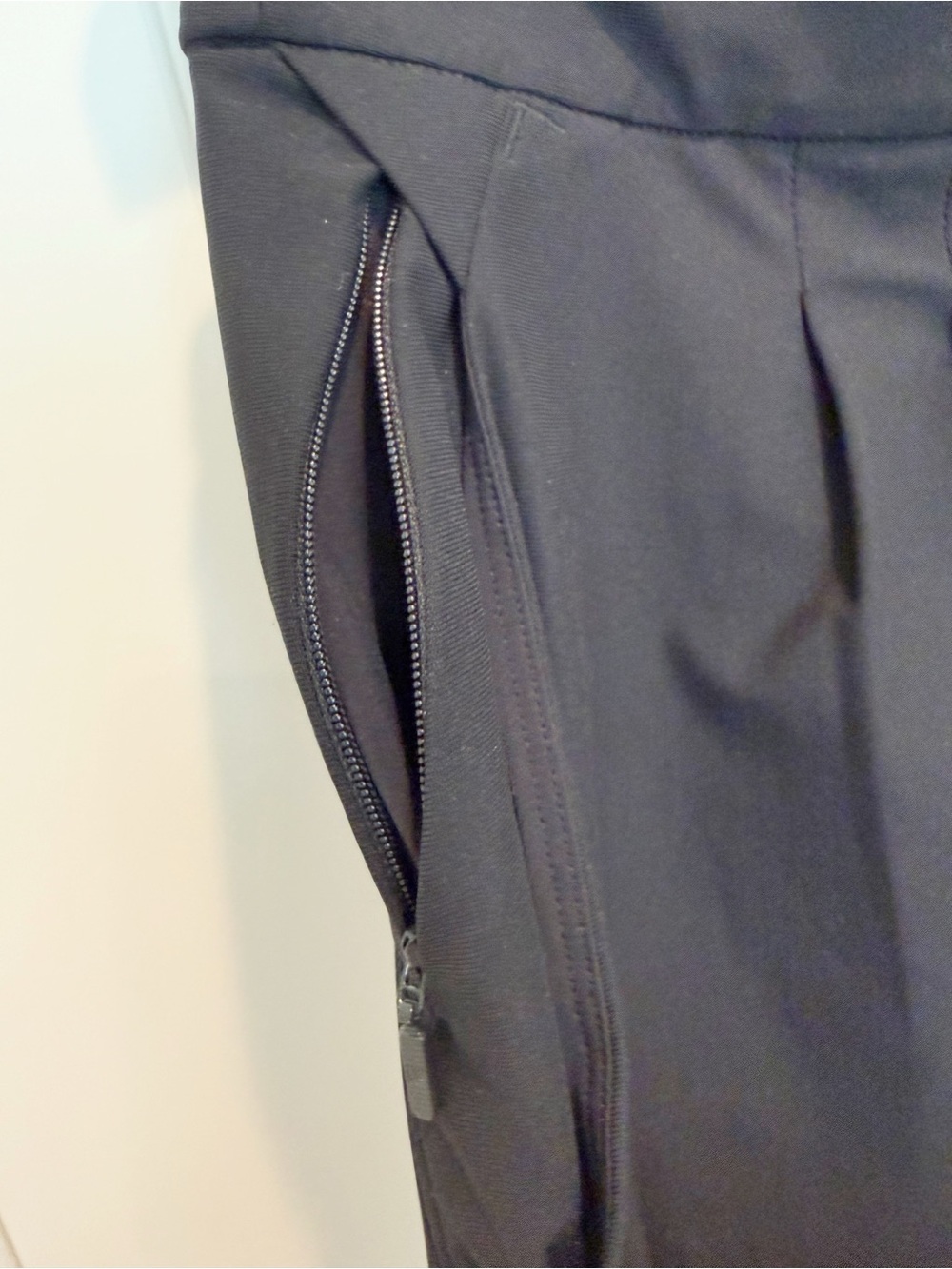 LULULEMON Essential High Rise Trouser Pants in Black size 8 Pleated Front Ankle - Picture 6 of 9
